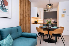 Chic207 Retreat: Modern 1BR Gem with Parking by NW